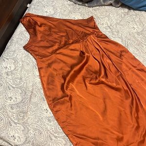 Size large, but fits like a medium, wore once for my sisters wedding.